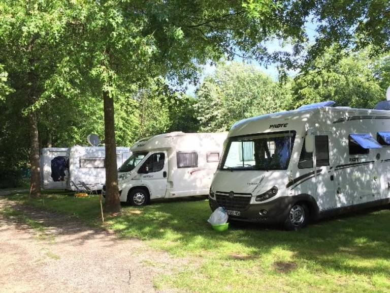 Beautiful mobile home with patio | Pet-friendly — photo 2