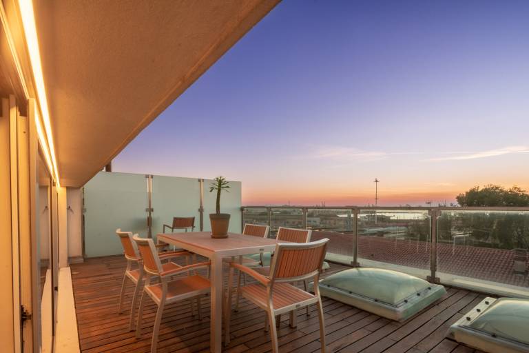 Rental apartment with patio — photo 2