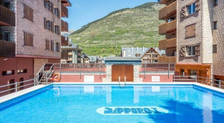 Holiday apartment with pool — photo 4