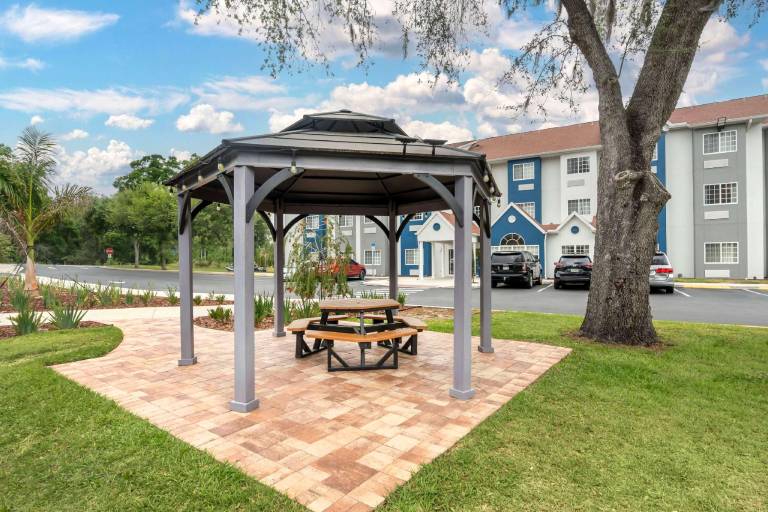 Microtel Inn & Suites by Wyndham Brooksville — photo 4