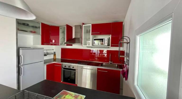 Holiday apartment with barbecue, terrace & yard — photo 3