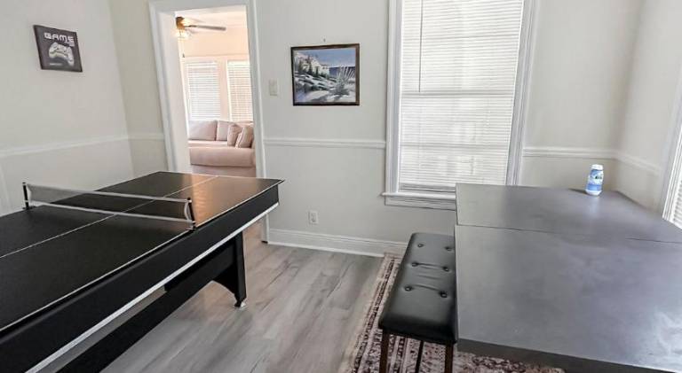 House with hot tub — photo 4