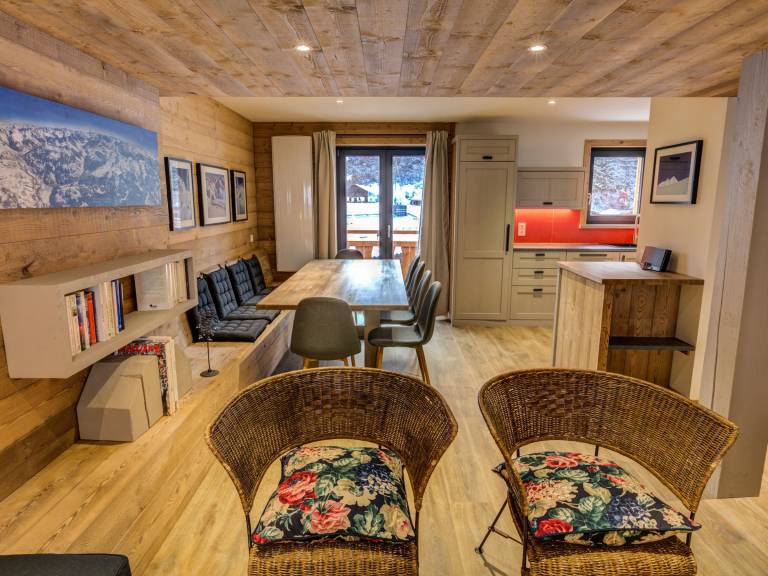 Spacious Central Chalet with Wifi and Pets Allowed — photo 2