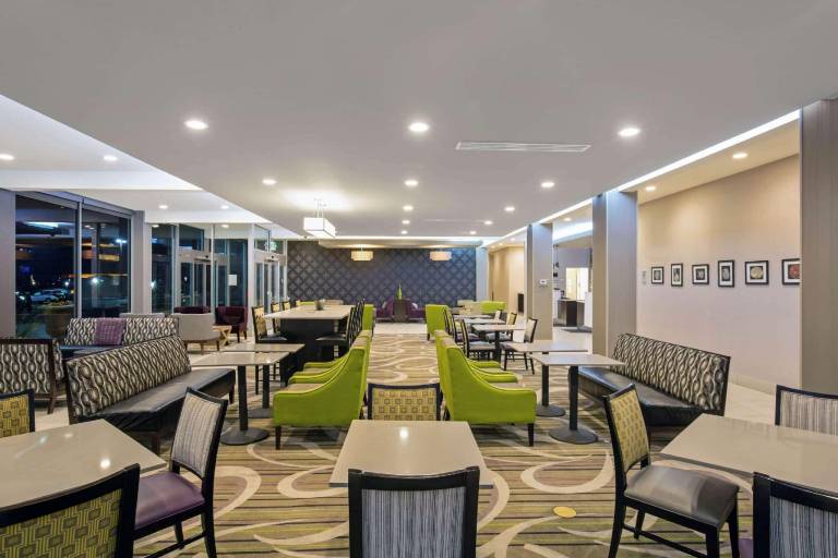 La Quinta Inn & Suites by Wyndham Cedar City — photo 4