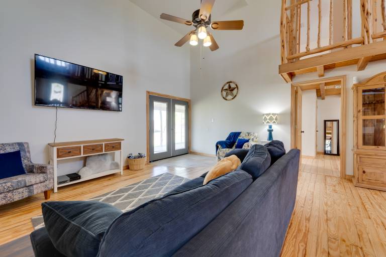 Pet-Friendly Cabin on 3 Acres: 7 Mi to Uvalde! — photo 3
