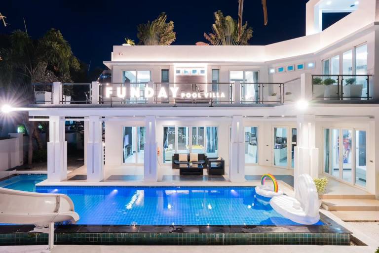 Villa with yard, pool & grill | Pets allowed — photo 3