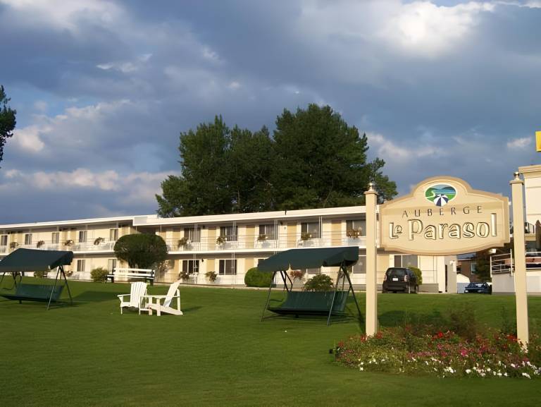 Auberge le Parasol in Saguenay, QC