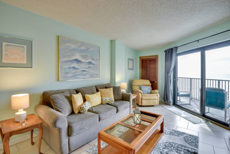 Ocean View Condo w Balcony on Daytona Beach