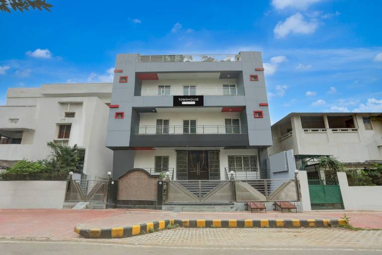 Townhouse Mumfordganj