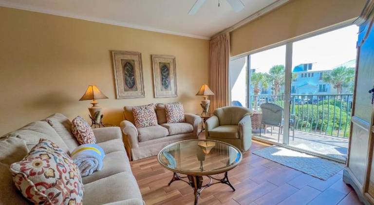 Vacation home with pool in Miramar, FL