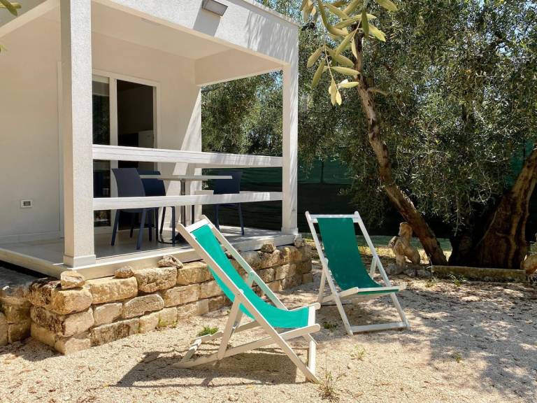 Bungalow with BBQ, terrace & yard | Garden view — photo 2