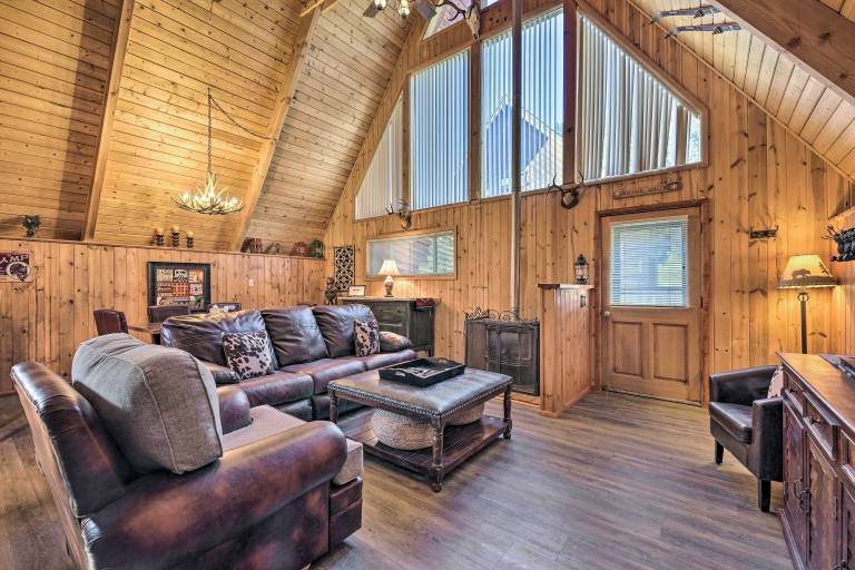 Ski-In/Ski-Out Red River Cabin w/ Mtn Views! — photo 4