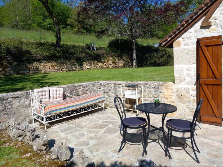 Gite with terrace, BBQ & yard — photo 5