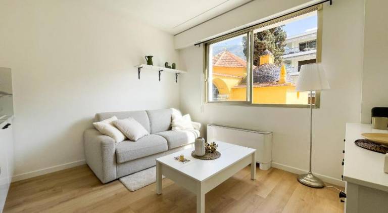 Rental apartment | Next to the beach | Pets are welcome in Menton