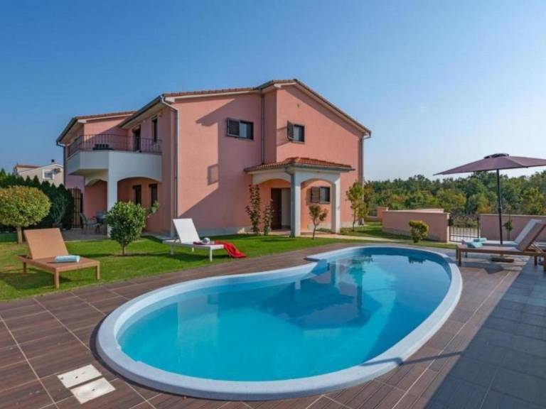 Fully equipped charming house with private pool, barbecue & yard | Nature view | Dogs allowed in Medulin