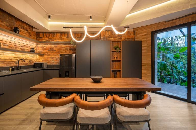 Luxury 3BR Apt with private Jacuzzi & Pool table — photo 3