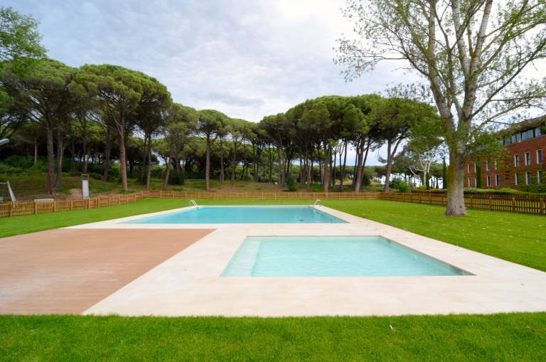 Rental apartment with pool, terrace & garden — photo 2