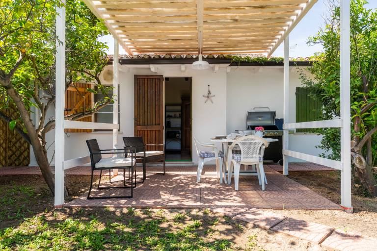 Dedicated room with patio, barbeque & yard | Garden view | Dogs allowed in Quartu Sant'Elena