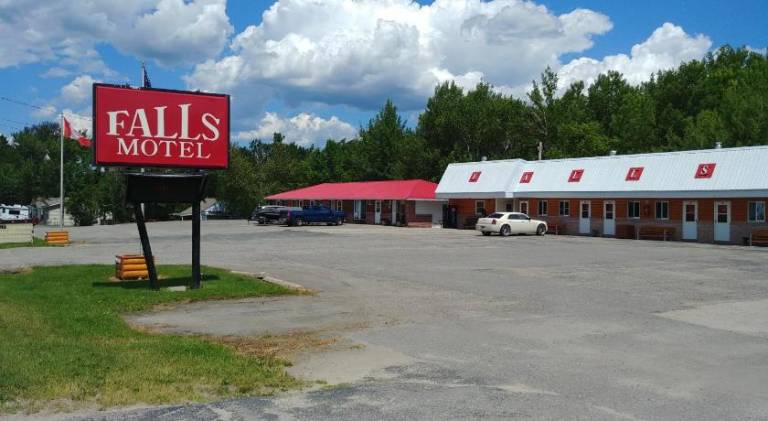 Falls Motel — photo 5