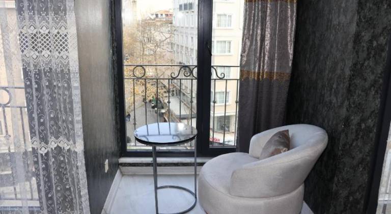 Beautiful serviced apartment with patio | Near Taksim Square | Pets allowed — photo 3