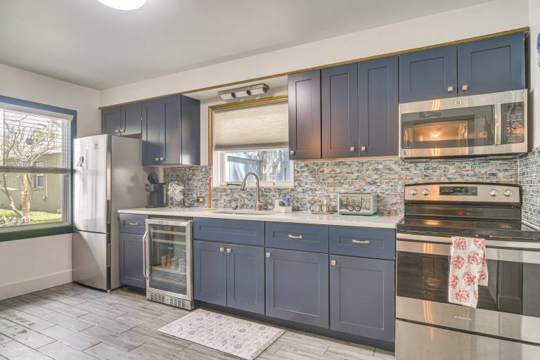 Near Beach & Corey Ave! Walkable Snowbird Escape — photo 3