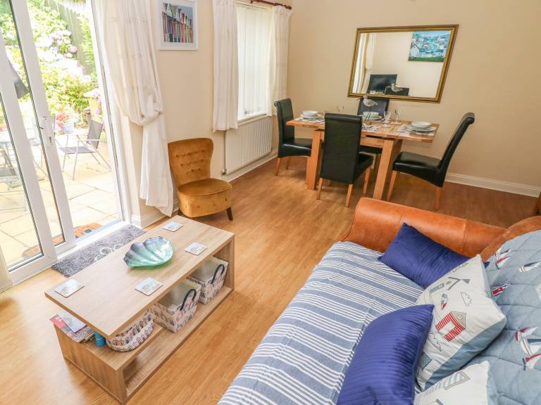Family-friendly cottage with yard | Beach view | Pets are welcome — photo 4