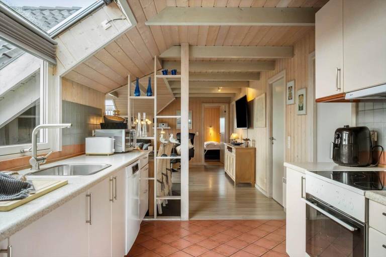 Family-oriented pleasant vacation home with barbeque, sauna & hot tub | Pets are welcome — photo 5