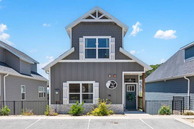 Fully equipped vacation home with barbecue & pool | Pet-friendly — photo 2