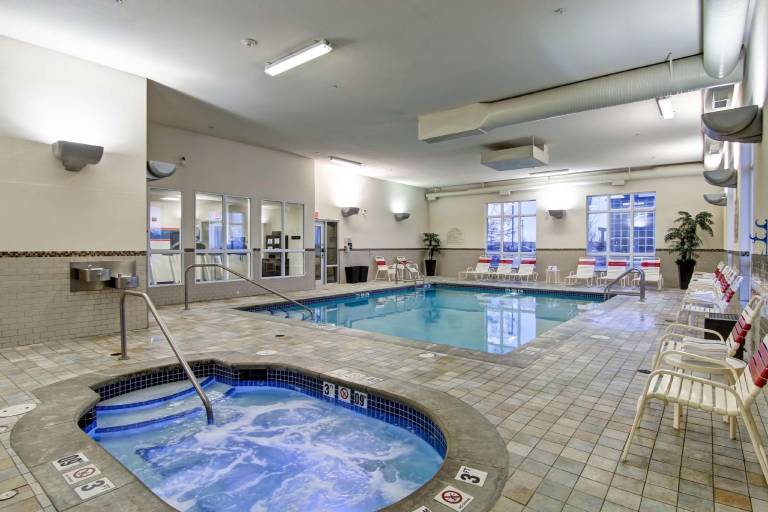 Hampton Inn & Suites by Hilton Red Deer — photo 4