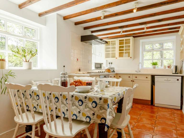 Fully equipped cottage with terrace, grill & yard | Water view | Pets are welcome — photo 3