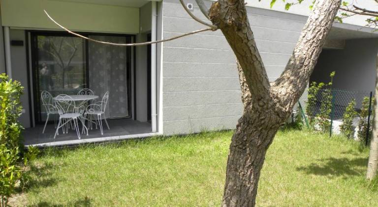 Holiday apartment with private pool & yard — photo 4