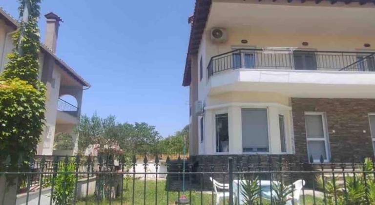 Rental apartment with barbecue, yard & patio in Sithonia