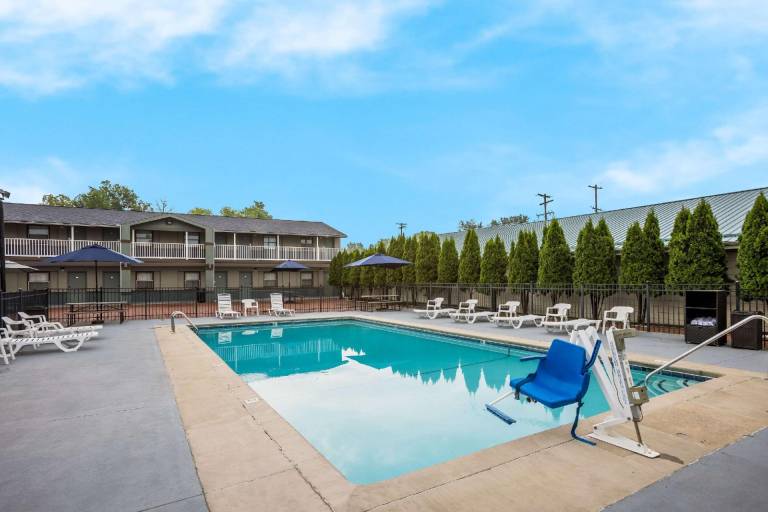 Quality Inn & Suites Big Rapids near University — photo 2