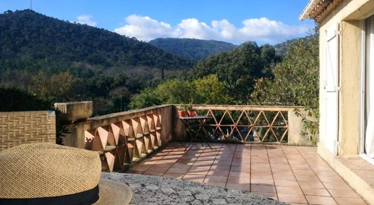 Villa with patio & private pool | Pets allowed — photo 4