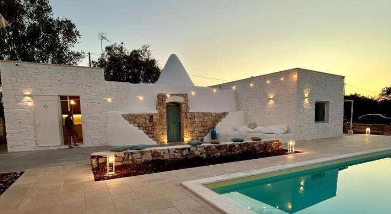Vacation home with barbeque, private pool & garden in Ostuni