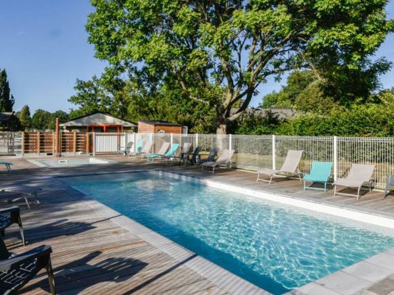 Beautiful chalet with pool | Next to the beach | Pets allowed in Riom