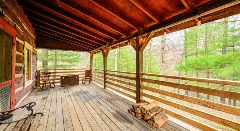Private 4 acre waterfront cabin with Hot Tub — photo 4