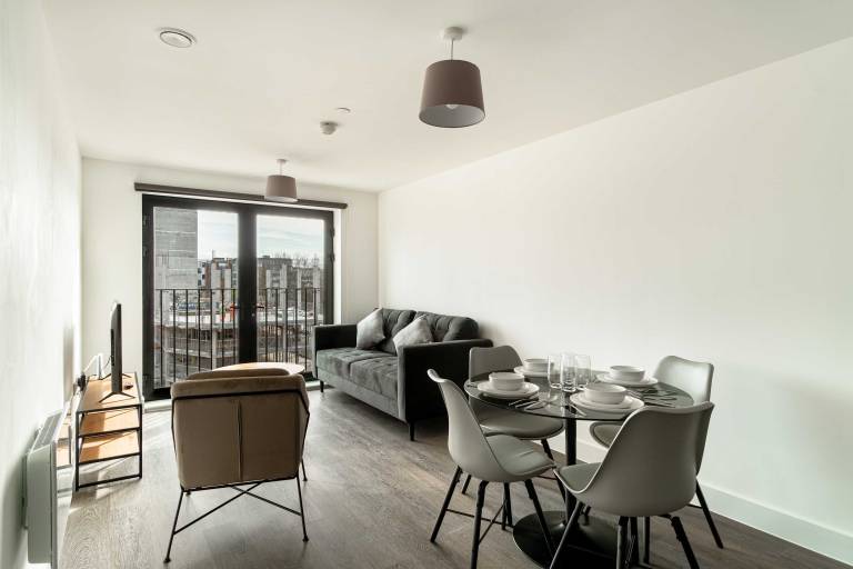 Stunning 2 Bedroom Apartment in Liverpool w Views