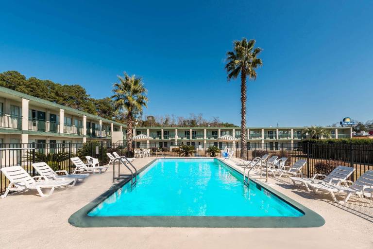Days Inn by Wyndham Richmond Hill/Savannah — photo 2