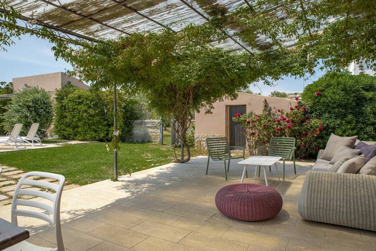 Villa with private pool & terrace — photo 2