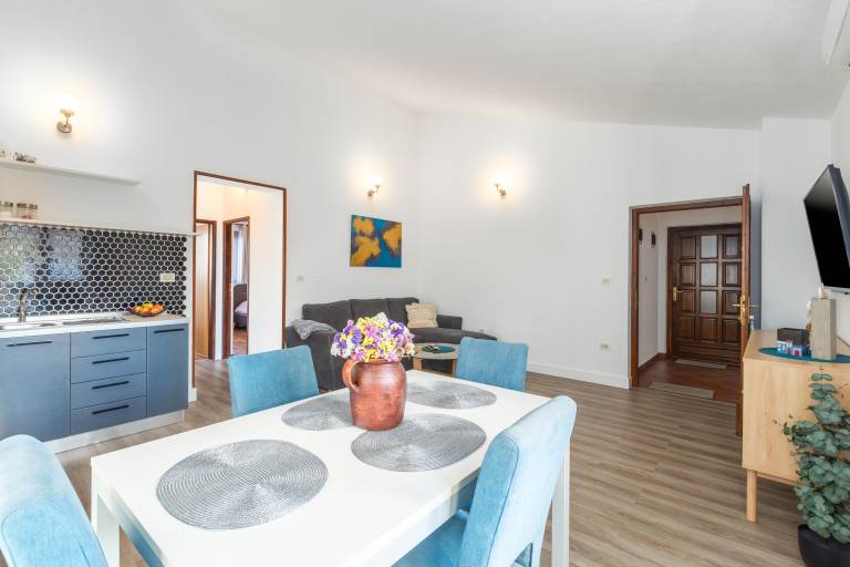 Apartment with BBQ, garden & terrace — photo 4