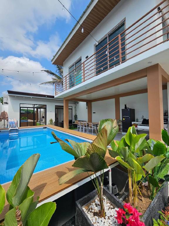 Vacation home with 2 rooms for 12 persons in Tagaytay