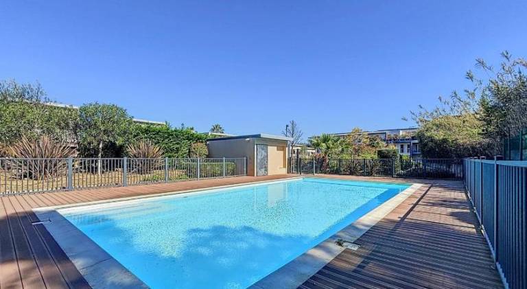 Vacation home with garden, pool & terrace — photo 4