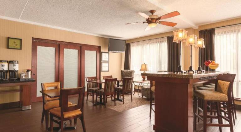 Hampton Inn Des Moines-Airport — photo 5