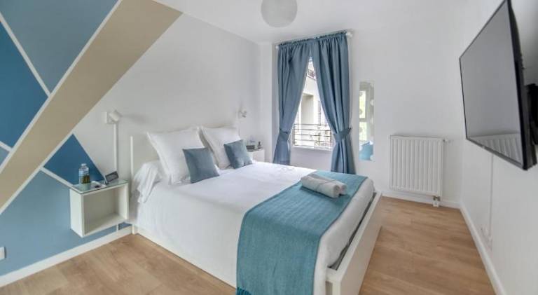 Rental apartment with patio & yard in Athis-Mons