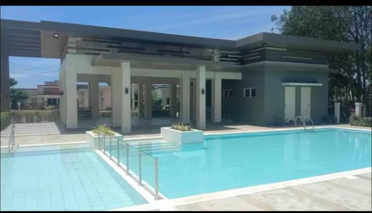 Vacation home with pool & barbeque — photo 3
