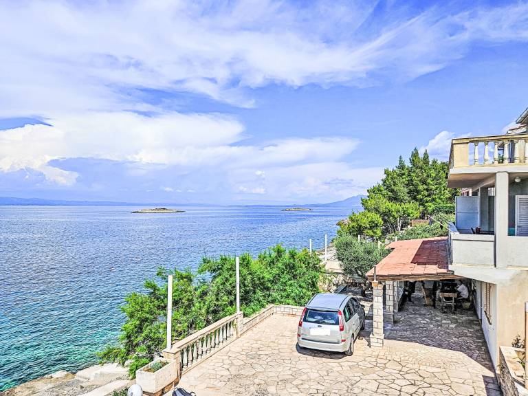 Rental apartment with patio & BBQ | Sea view — photo 3