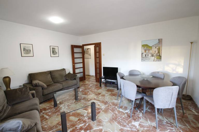 Holiday apartment with terrace, yard & pool — photo 3