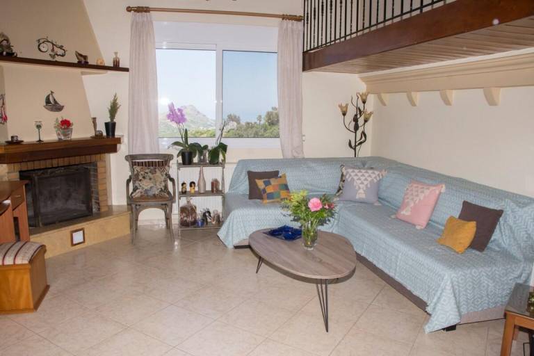 Villa with hot tub, garden & barbecue | Water view | Good for workation — photo 2