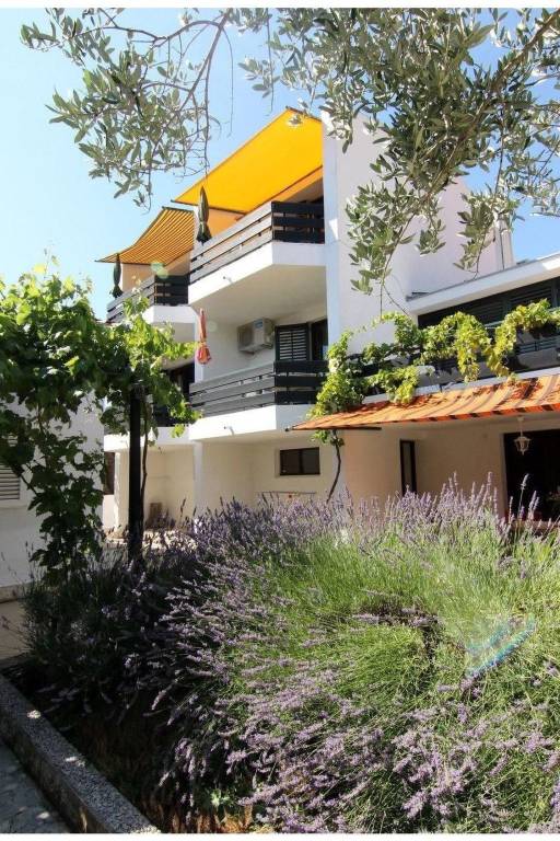 Holiday apartment with barbeque & terrace — photo 2